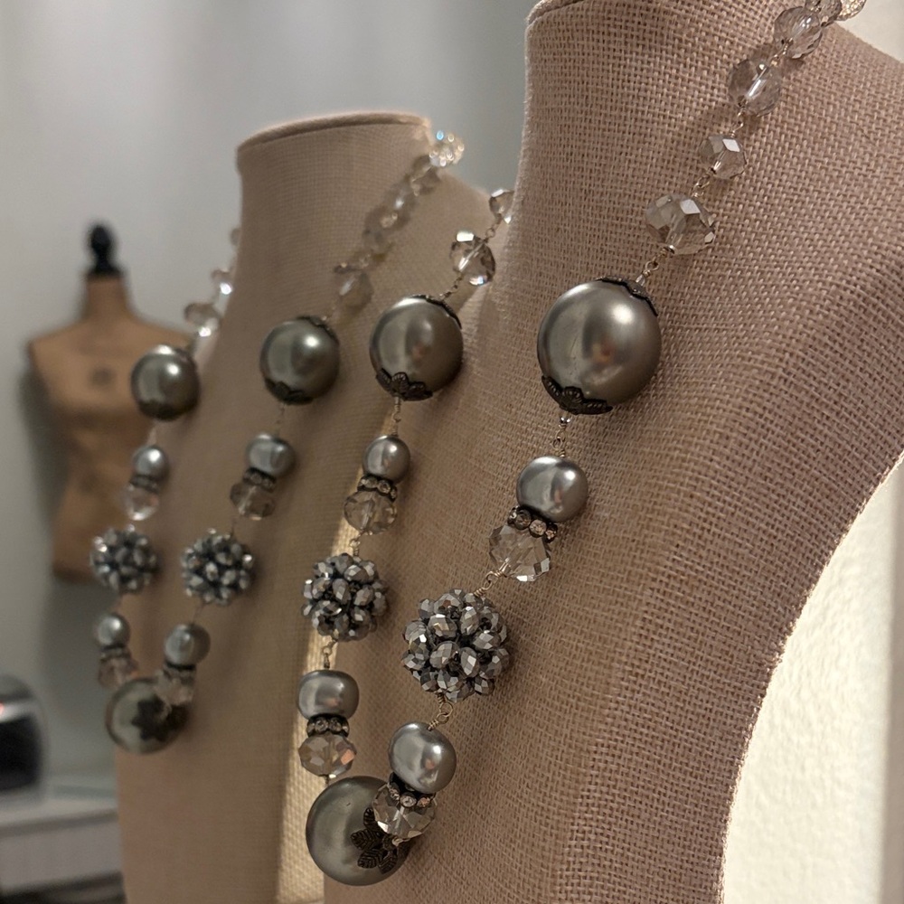 Stunning Silver and Crystal Necklace - Picture 5 of 7